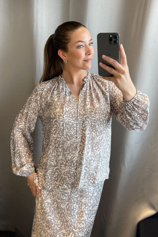 Alma blouse printed - Sand