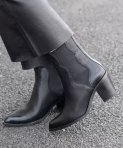 Maeda - Black