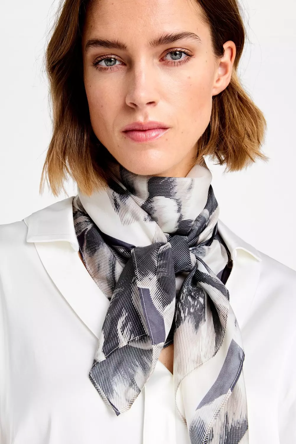 Allis, printed silk scarf - Pale sand
