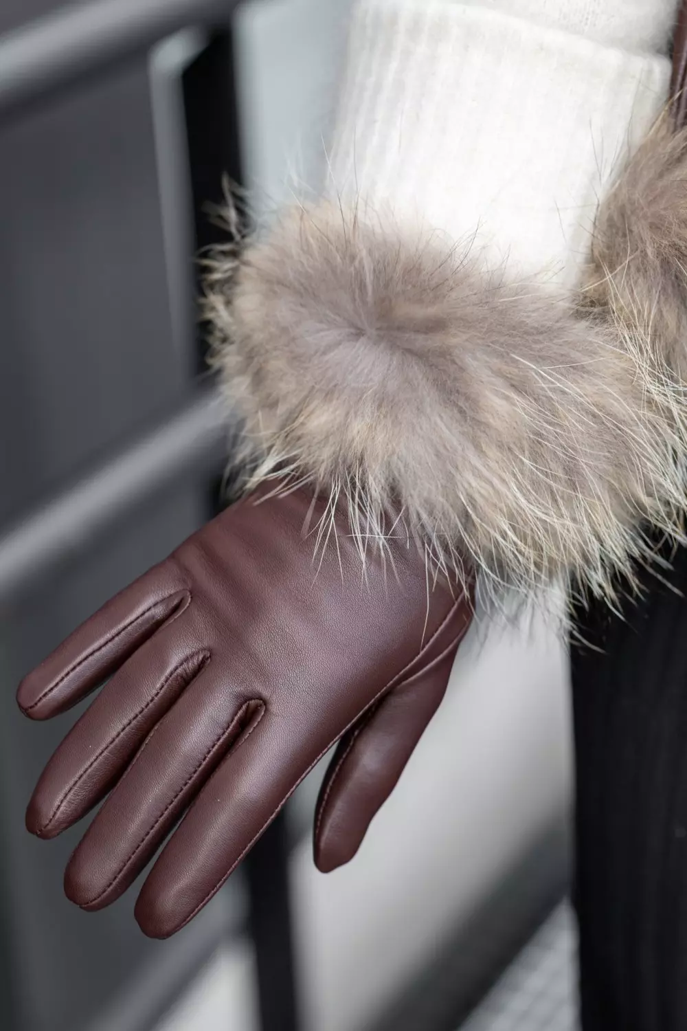 Alexandra skinnhanske m.pels - Mørk brun