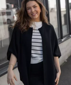 Evi - Black