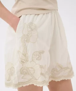 Bitja shorts - French oak emb.