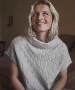Coya, knit cape - Pale sand