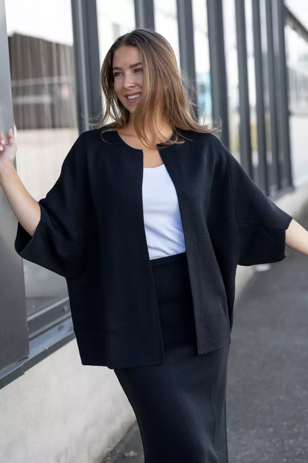 Evi - Black
