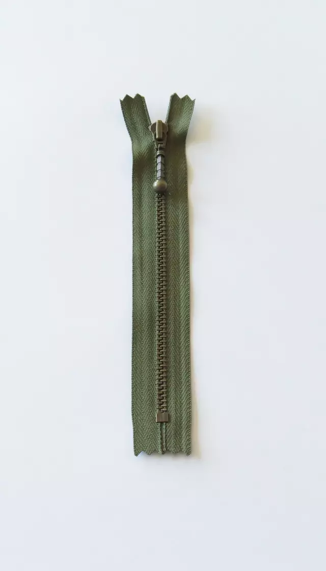 Glidelås 15cm messing revehale grønn