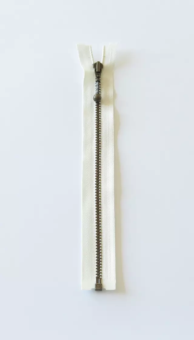 Glidelås delbar 35cm messing 841 ecru