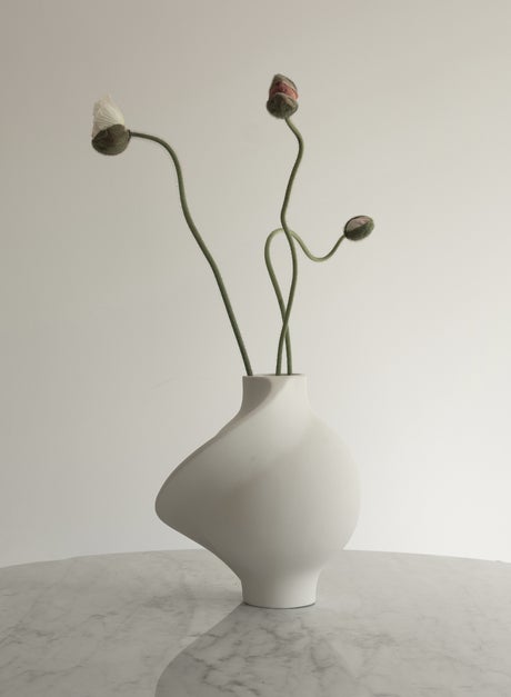 Louise Roe, Pirout vase 01 Raw white