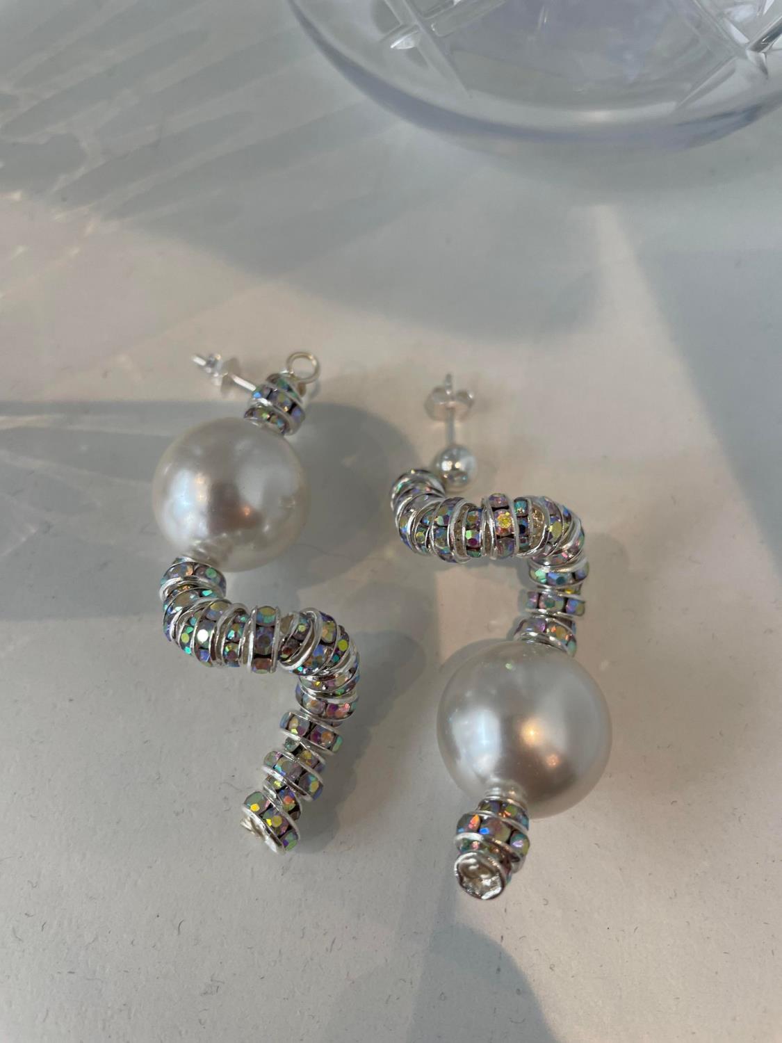Pearl Octopuss.y, Mini Silver Snakes
