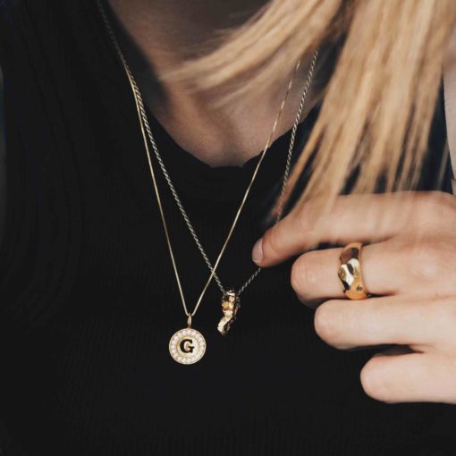 Hasla, Letter necklace