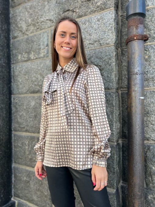 Dea Kudibal, Kikki Blouse