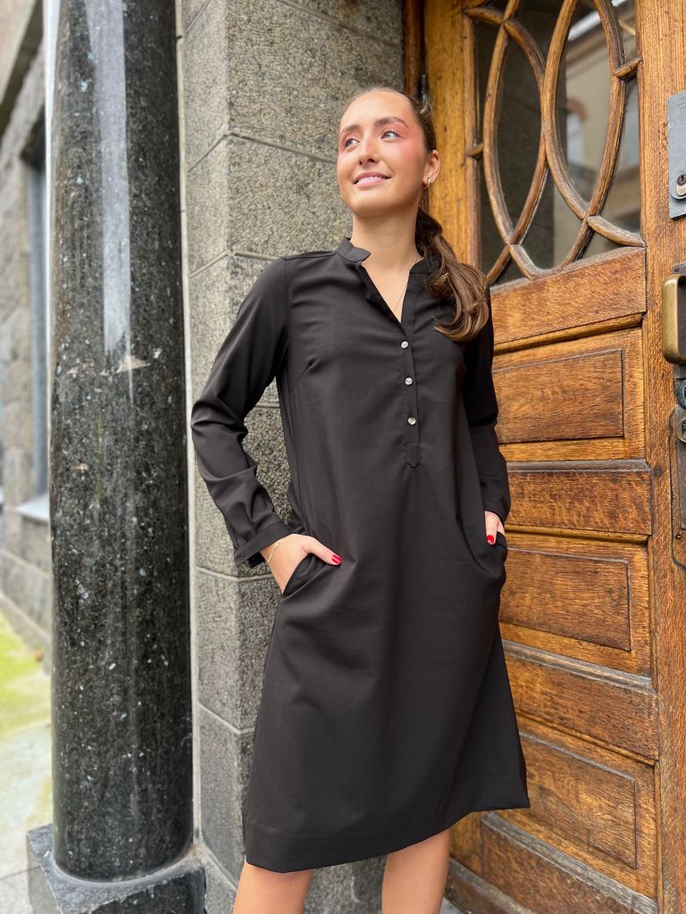 Stories by Kine, India kjole brun
