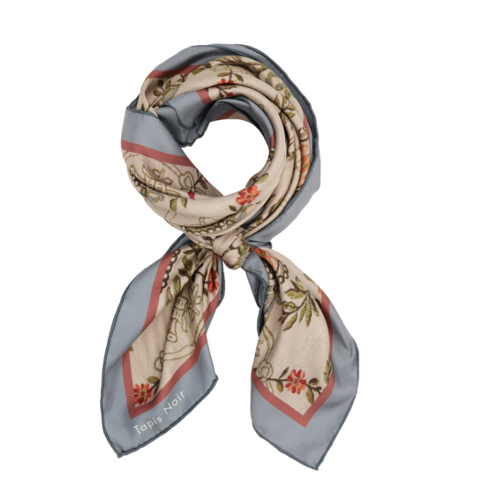 Tapis Noir, Classical medallion scarf