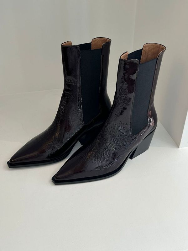 Flattered, Burgundy boots