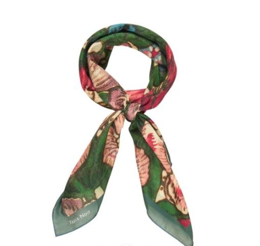 Tapis noir, Large light green bloom scarf