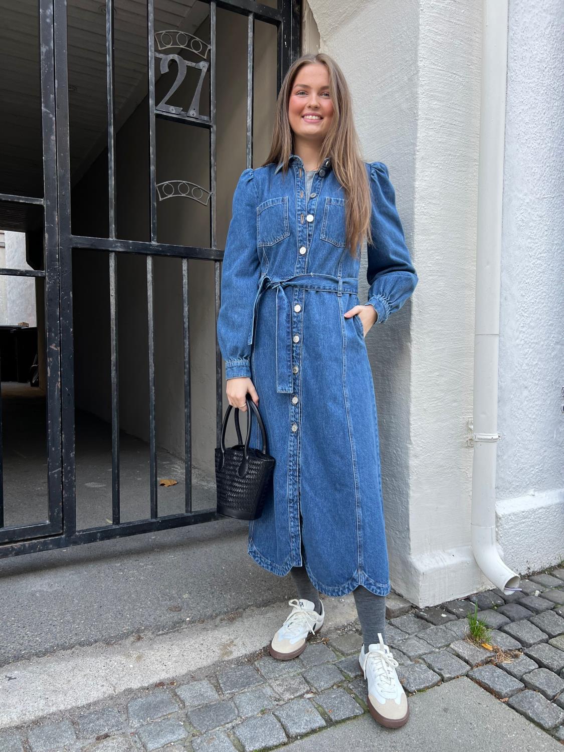 Stella nova, Raw denim dress with waist focus