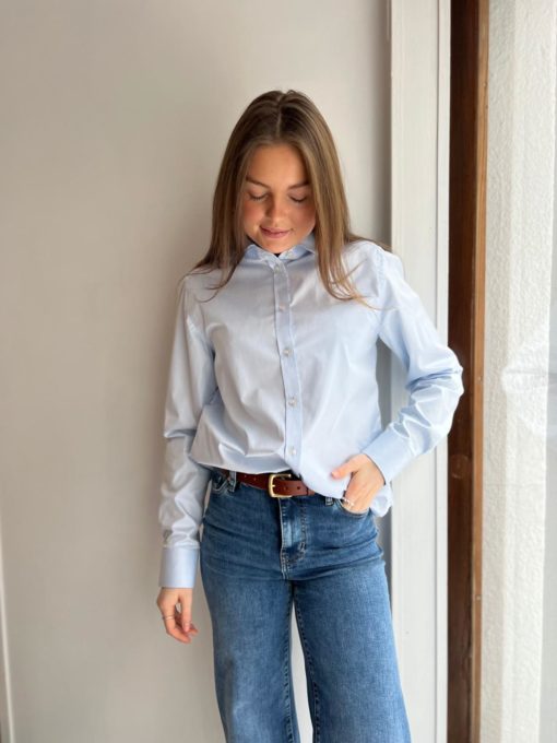 By hazel, Kate shirt light blue