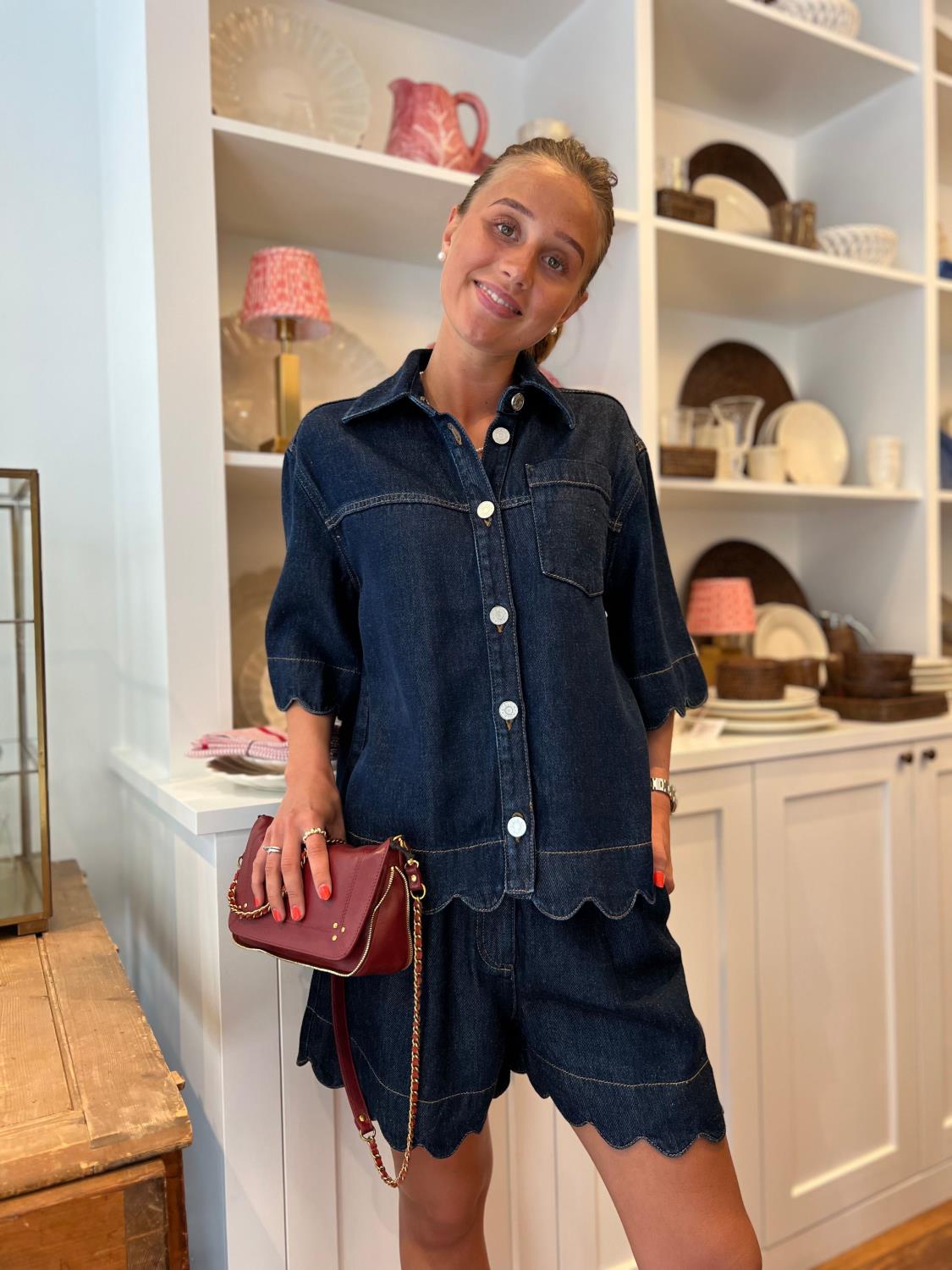 Stella nova, Blue denim shirt