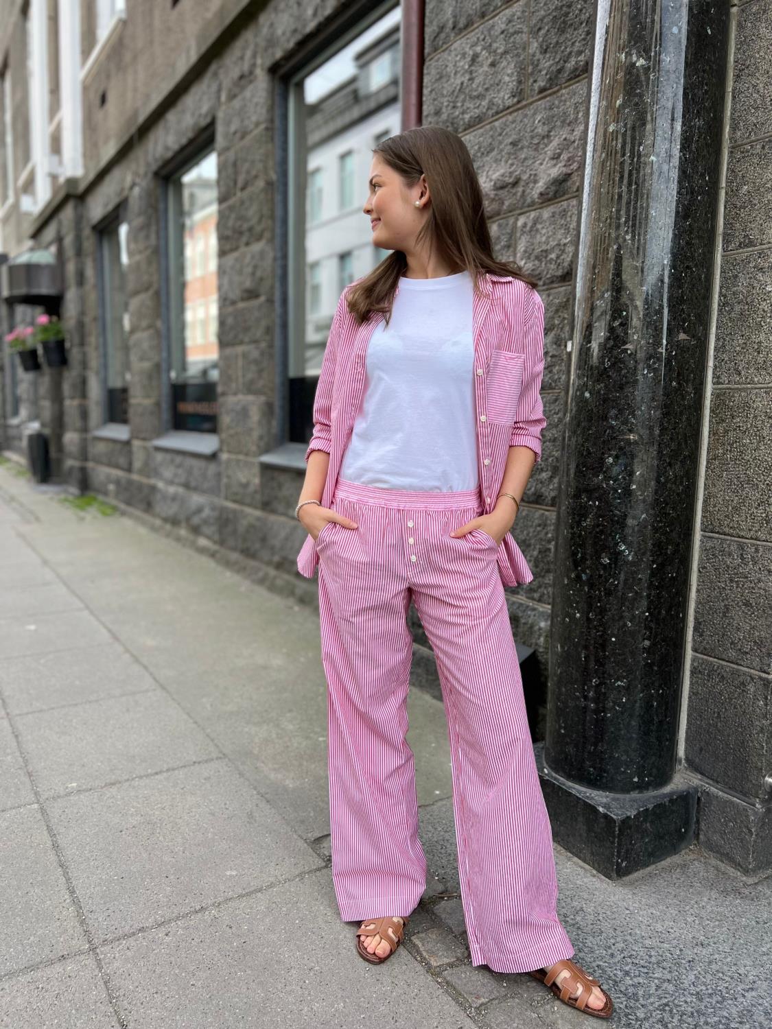 Xirena, Maxime pant