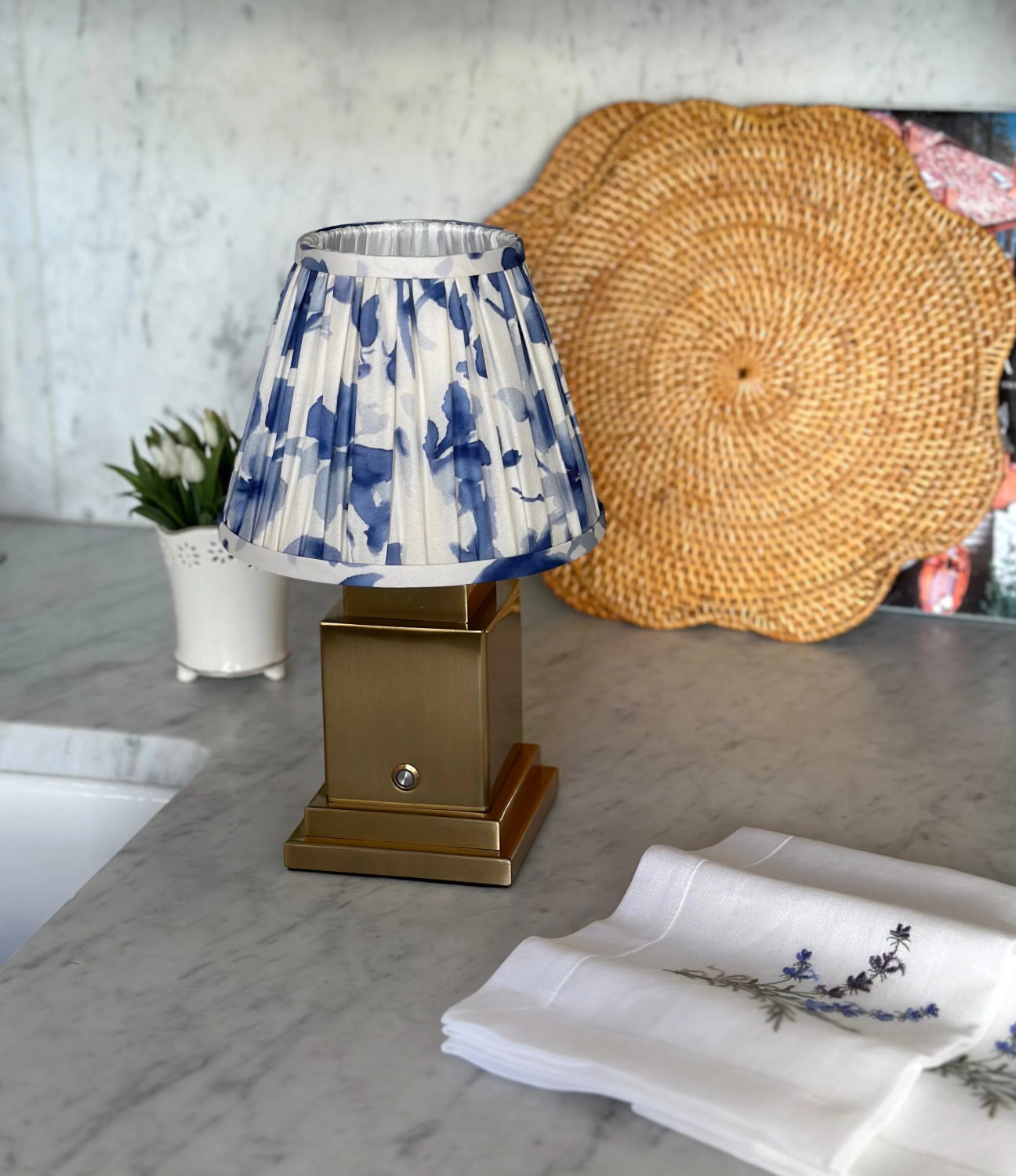 Von Norten, Athena Blue Magnolia lamp