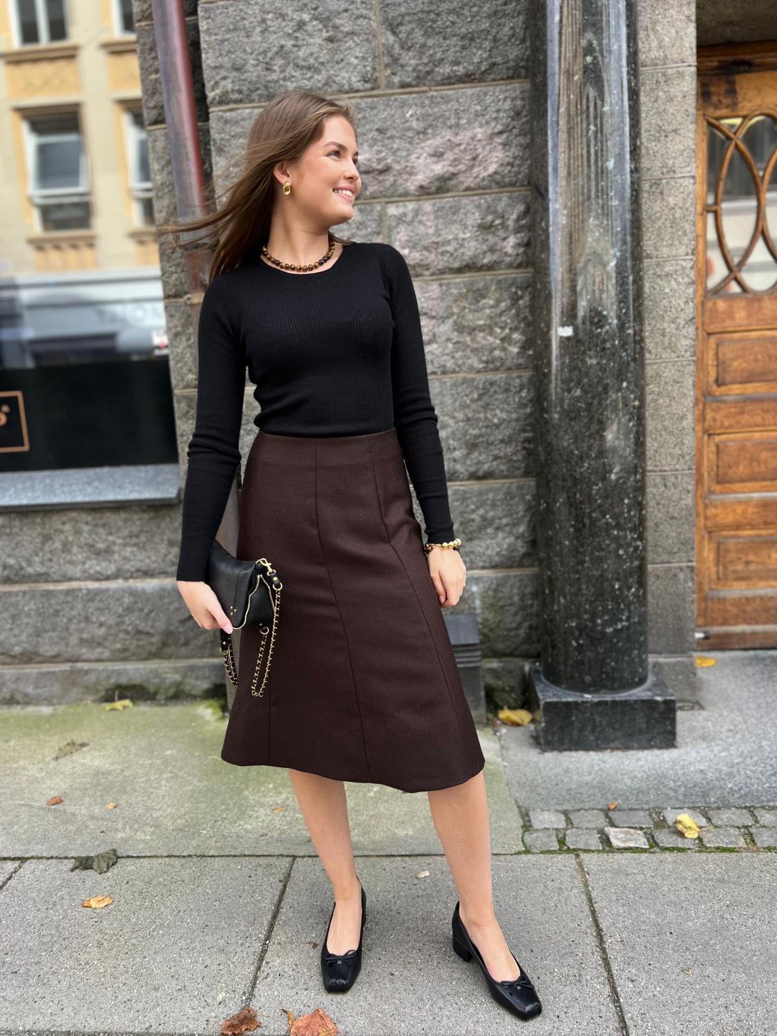 Skall Studio, Eva skirt