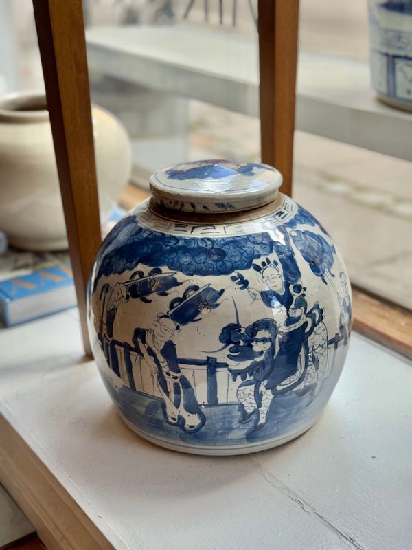 Chinoiserie tea jar large