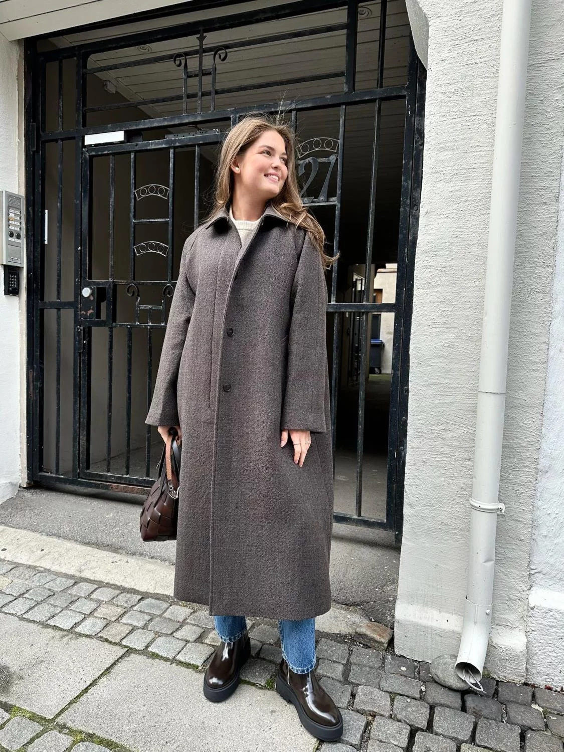 Skall studio, Mary coat