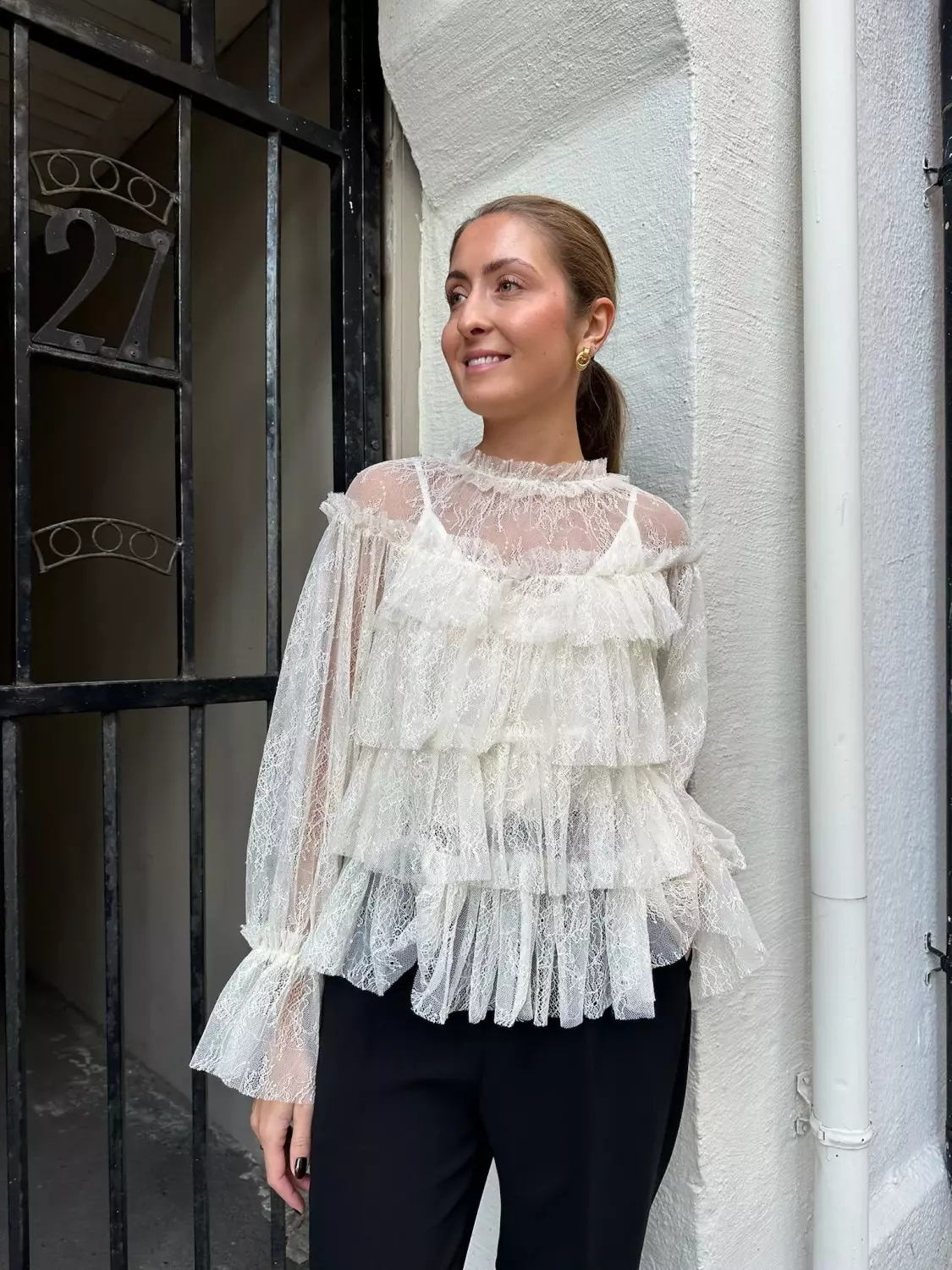 Stella nova, Sheer frill lace blouse