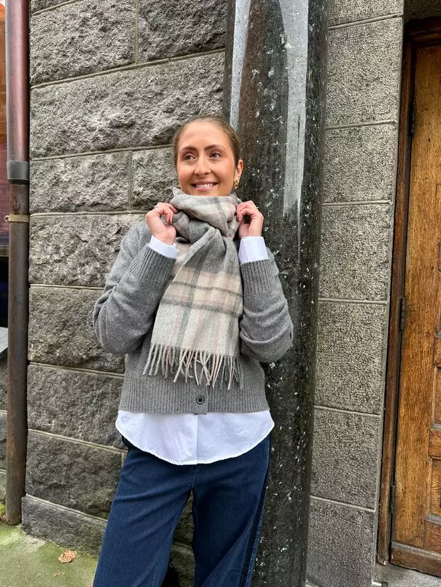 Glen Prince, Lambswool scarf grey