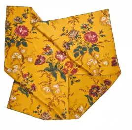 Tapis Noir, Classical Elena Scarf