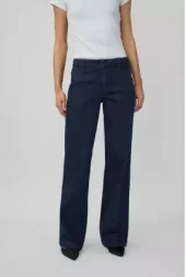 My Essential Wardrobe, 30 The Lara 115