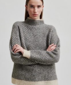 Capella Knit T-neck