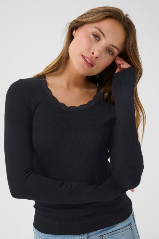 KAomi u-neck Tee