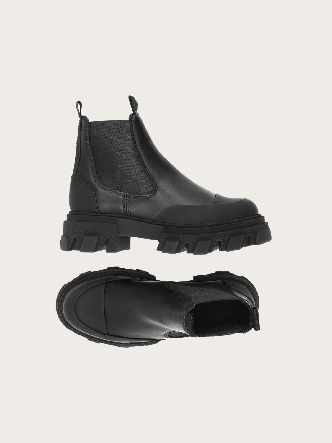 Low Chelsea Boot