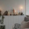 Husfyr hvitt buet vindu liten