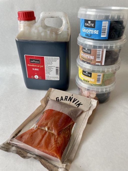 Produktpakke med Kryddo gløgg, 4 godteribokser og røkt bit fra Garnvik