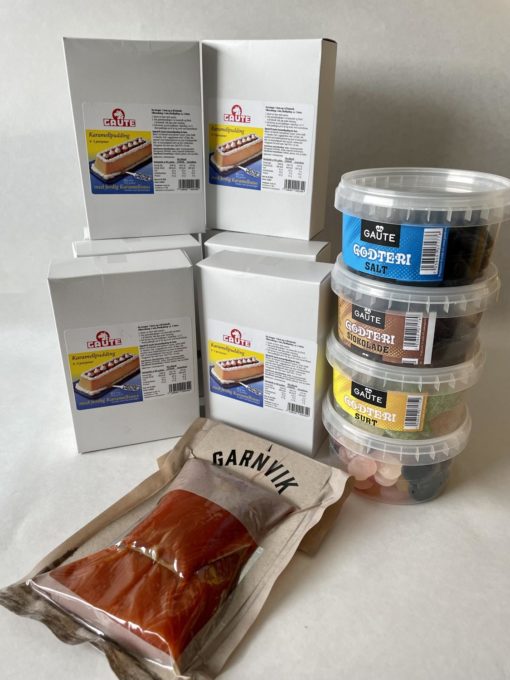Produktpakke med 8 pk Gaute's Karamellpudding, 4 godteribokser og røkt bit fra Garnvik