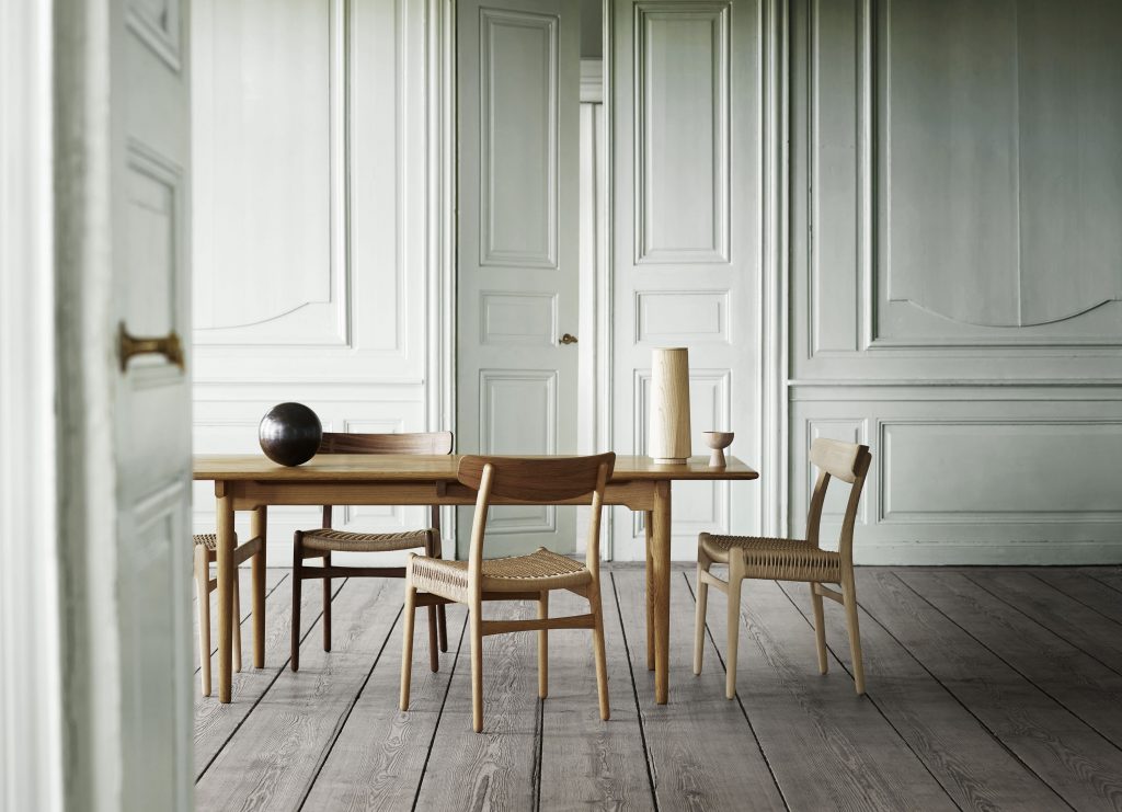 CH327 spisebord og spisestoler fra carl hansen and son