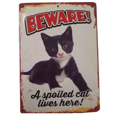SKILT 'Spoiled Cat...', Metall, 21x14,8cm.
