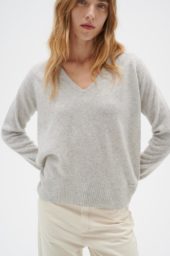 Lukka V-Neck Pullover Premium