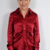 Skjorte bluse i silke Dyp Rød m/detalj rynke stoff byste og skulder puff