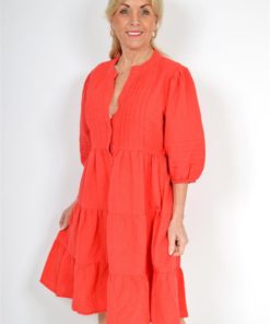 Kjole Kate Solid Dress Peach corall rysjekant med knappe stolpe og V hals 55 % Linen, 45 % Cotton