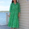IE Trudy lang kjole grønn hvit mønster m/blonder rysjer fjorlett bomull design By Kris of Norway