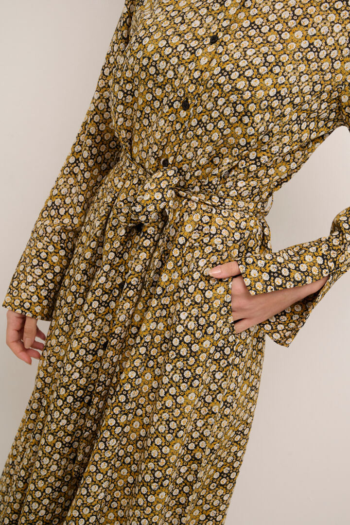 Kjole CRTiah Shirt dress-Zally fit Narcissus Wallpaper Print Okergul blåsort 100% Viscose