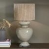 Riviera Maison Lampe fot håndstøpt glass beige med sort sokkel og ledning RM Vase Table Lamp flax