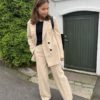 Yaslikka oversized blazer sort og beige