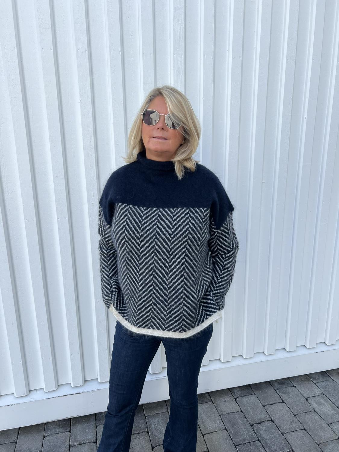 Second Female Herrin knit t-neck