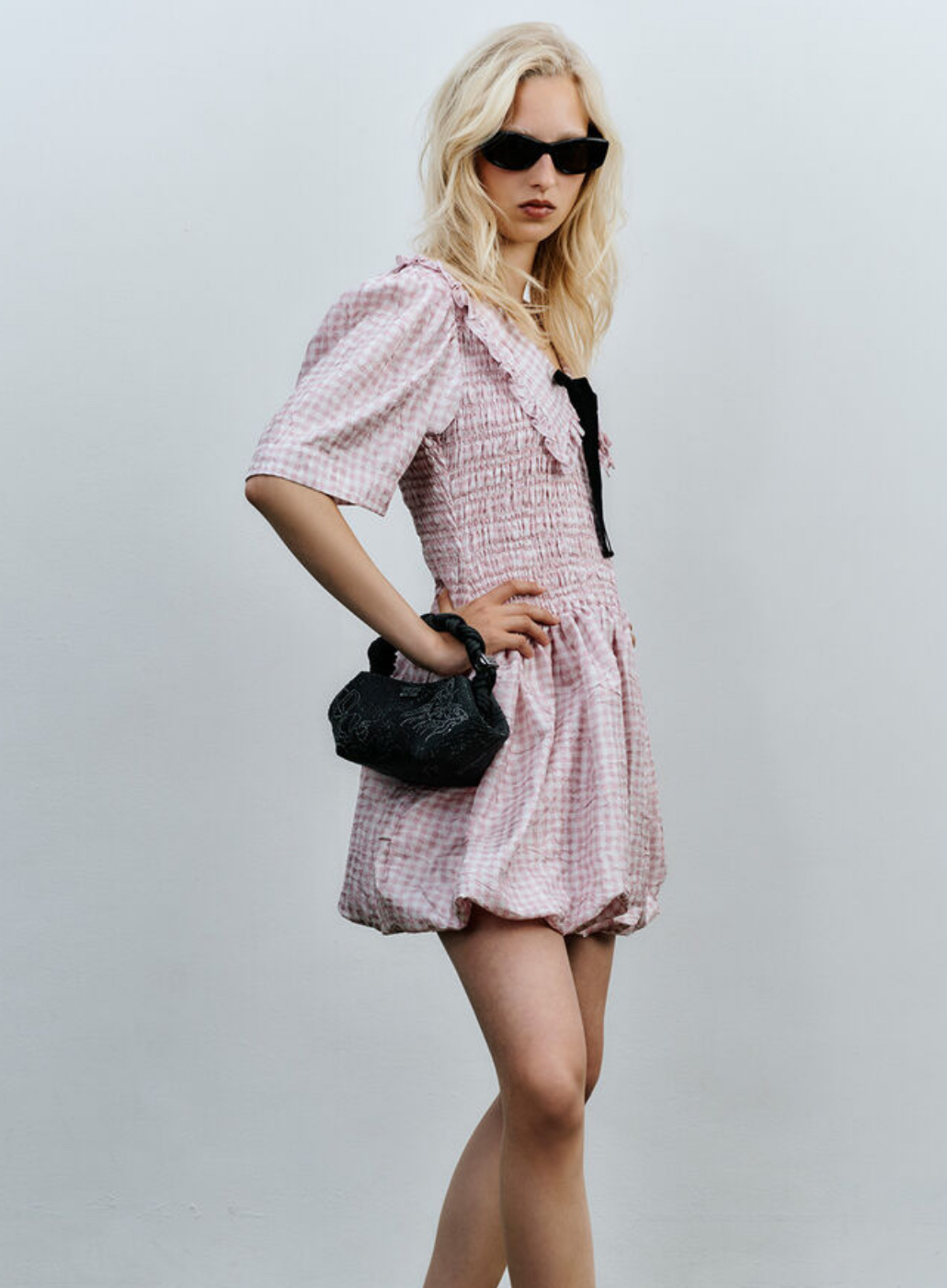 Ganni Shibori pleat mini smock dress rosa/hvit