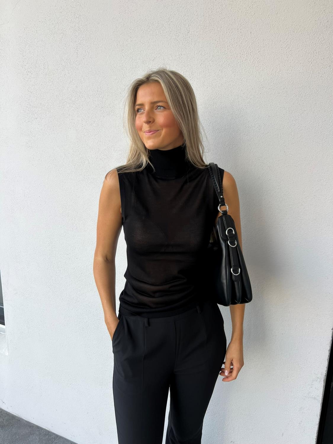 Malina Nima shny polo neck top sort