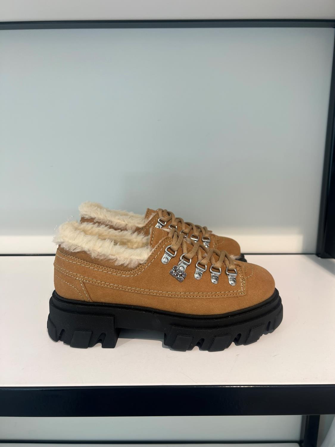 Ganni Cleated derbies suede cognac