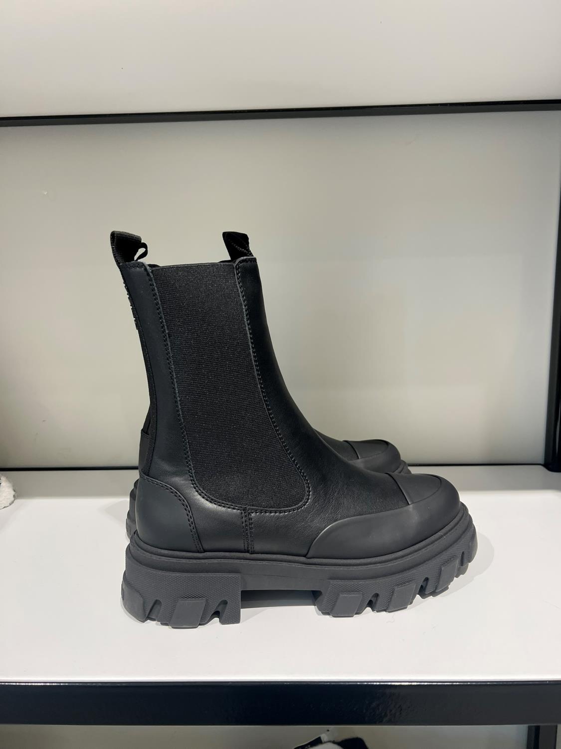 Ganni Chelsea boots black